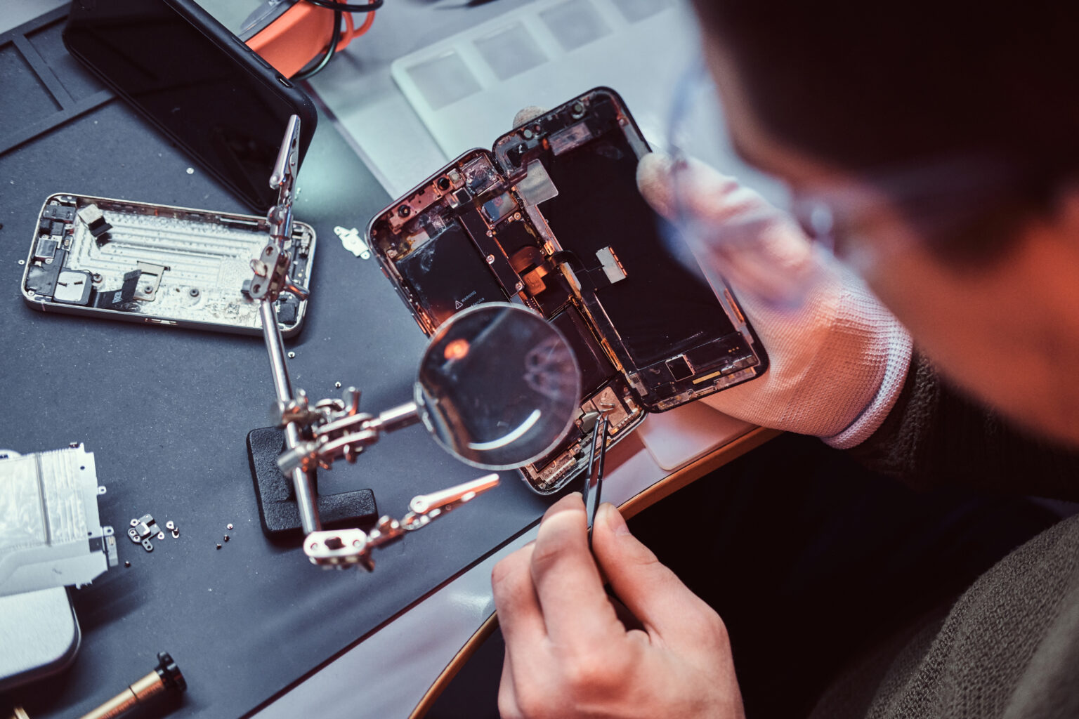 iPhone repair center in Qatar